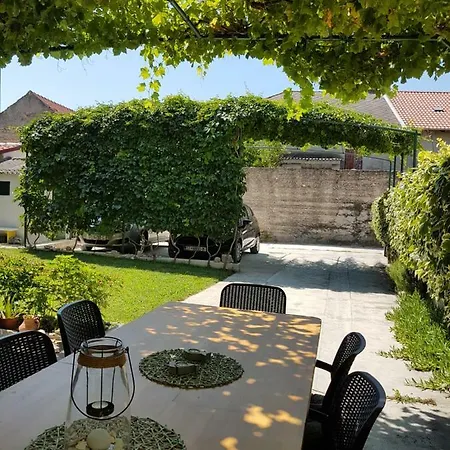 Jet Guest house